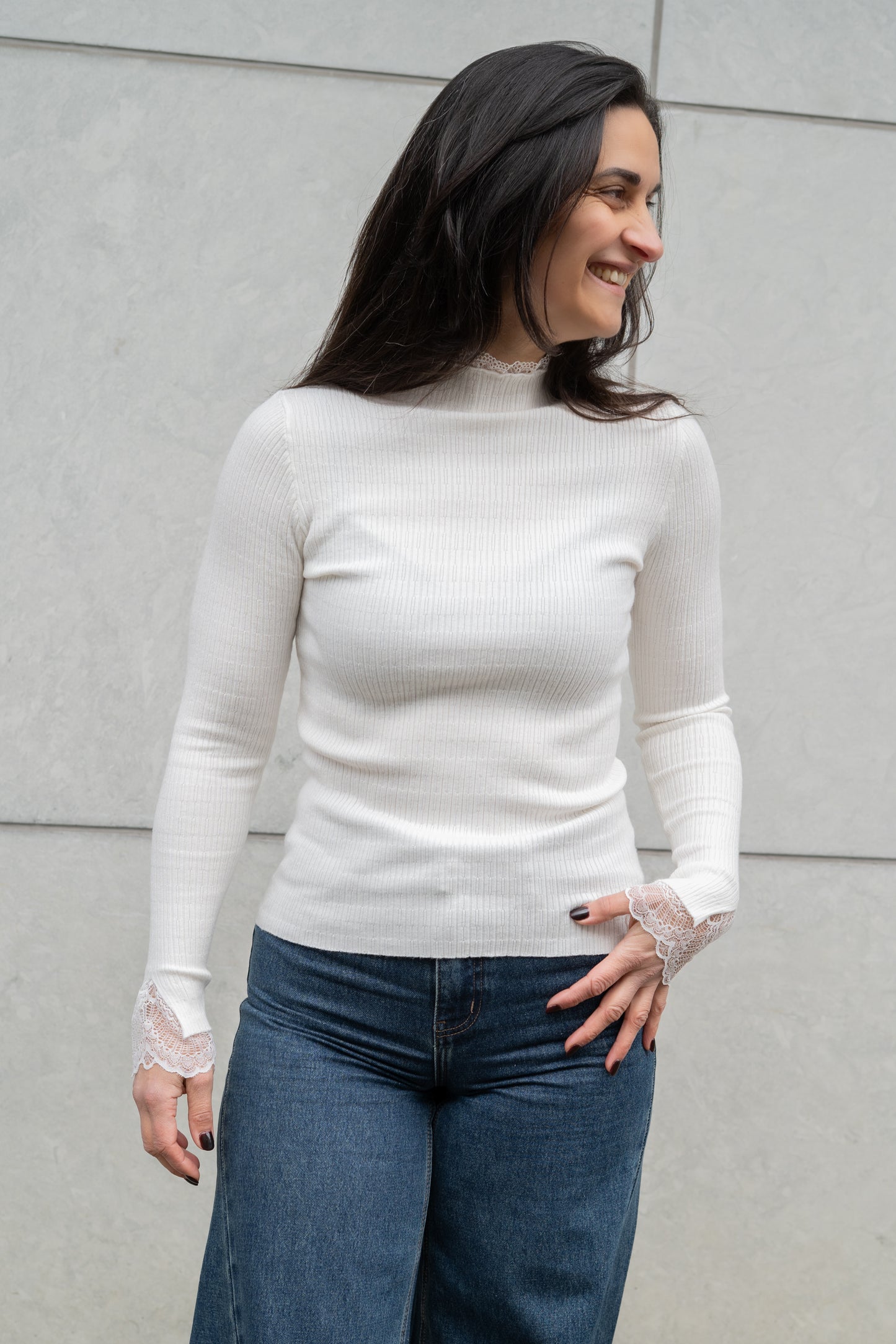 Julie pull wit